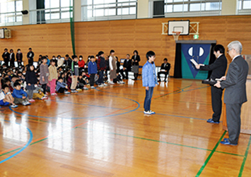 第5回 未来へつなごう日出町小中学生の善行表彰者、表彰式（日出RC）