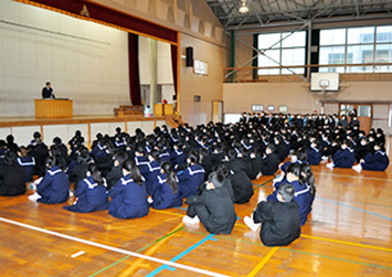 第5回 未来へつなごう日出町小中学生の善行表彰者、表彰式（日出RC）