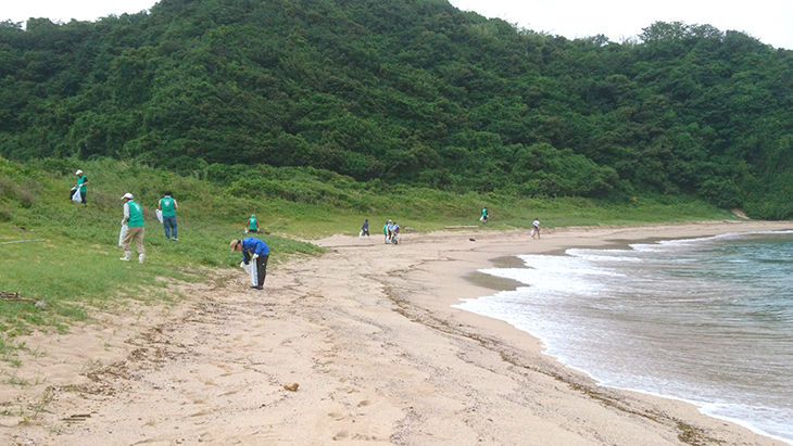 茂串海水浴場海岸清掃及び漂着ゴミ調査（牛深RC)