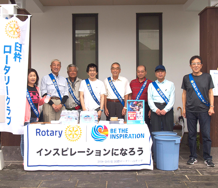 臼杵祇園まつりでの参加者・見物客への飲料水の提供（臼杵RC）