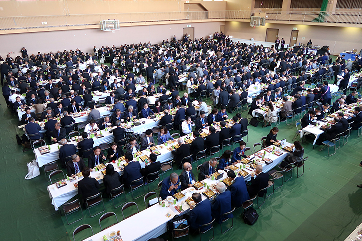 友愛の広場（昼食会場）中津体育センター