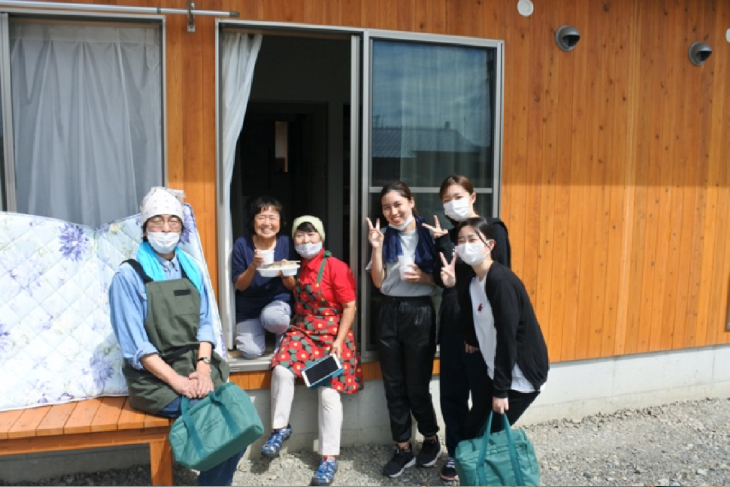 被災地でのボランティア活動と「ひまわり亭」さんへの義援金贈呈（熊本西RC）