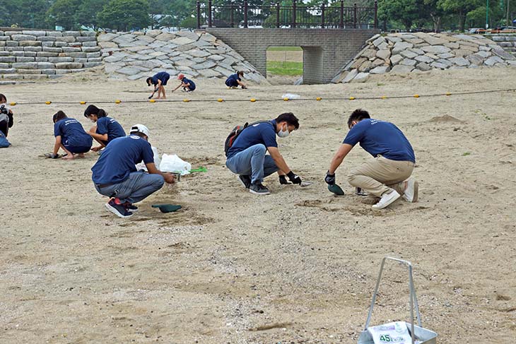 田ノ浦海水浴場清掃活動（大分大学附属中学校インターアクトクラブ）