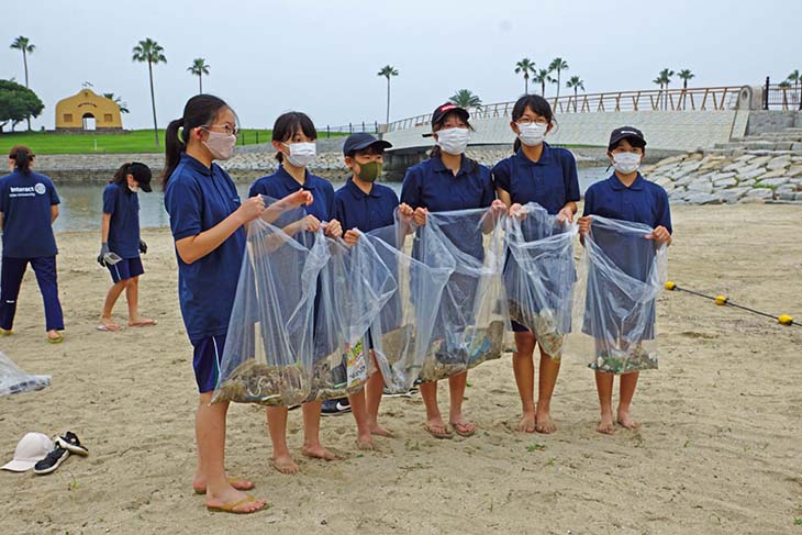 田ノ浦海水浴場清掃活動（大分大学附属中学校インターアクトクラブ）