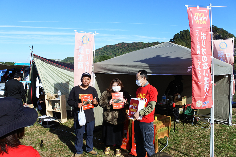 甲佐町乙女河原で清掃活動とポリオ撲滅募金活動（熊本西RC）