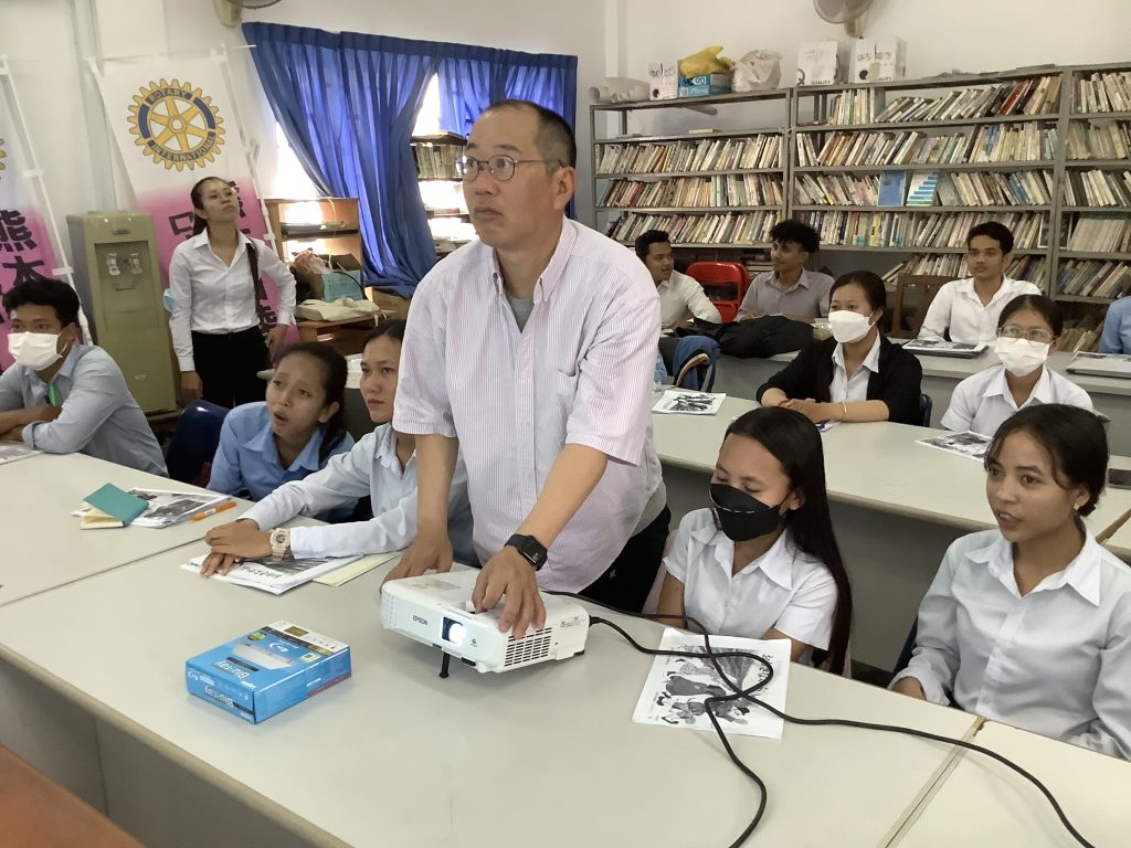 カンボジアの大学生たちが子供たちに未来を繋ぐ（熊本西稜RC）