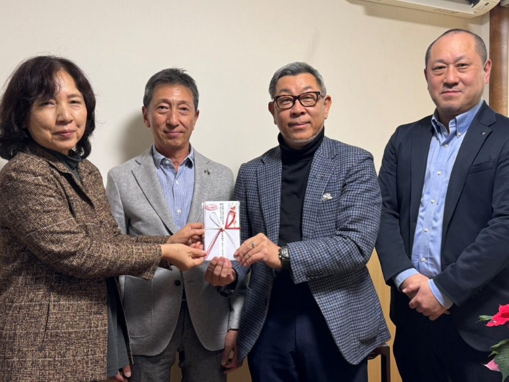 地区補助金の活用 養護施設への自転車贈呈（熊本東南RC）