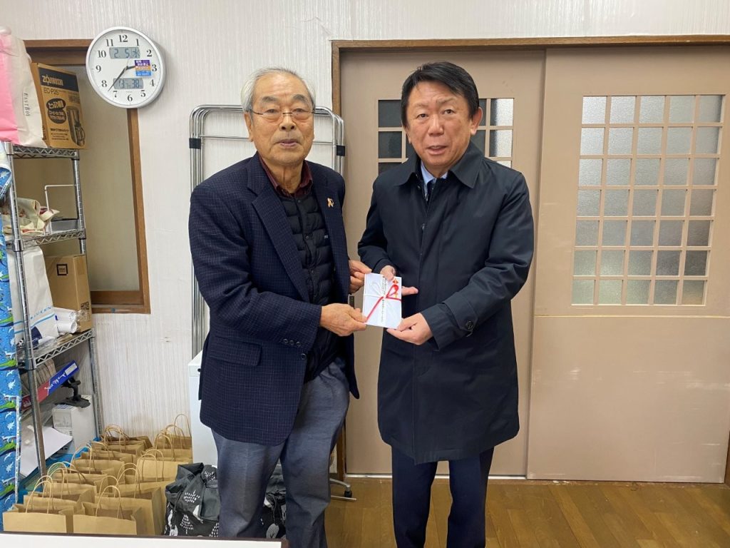 地区補助金の活用 養護施設への自転車贈呈（熊本東南RC）
