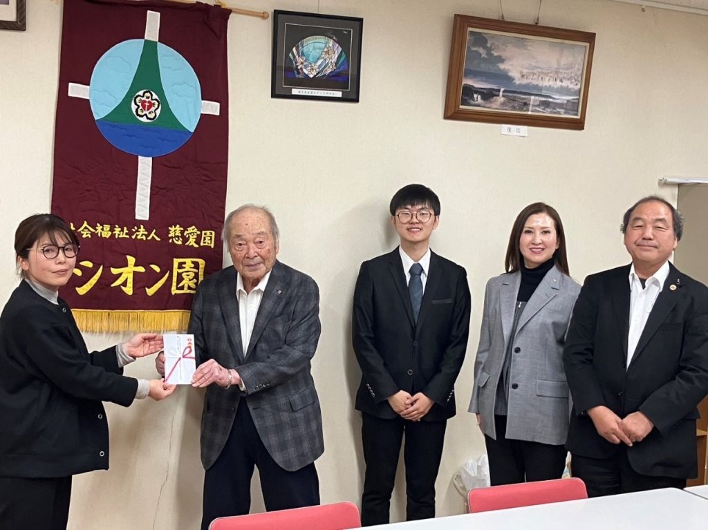 地区補助金の活用 養護施設への自転車贈呈（熊本東南RC）