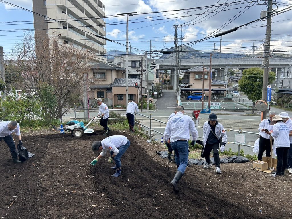 藤崎台童園ふれあい農園 看板設置セレモニー（熊本東南RC）
