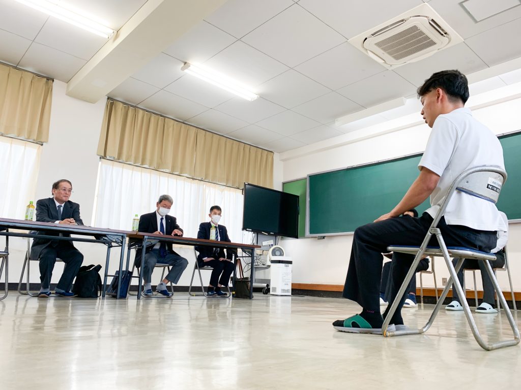 天草拓心高校マリン校舎「就職模擬面接」を開催。（西天草RC）