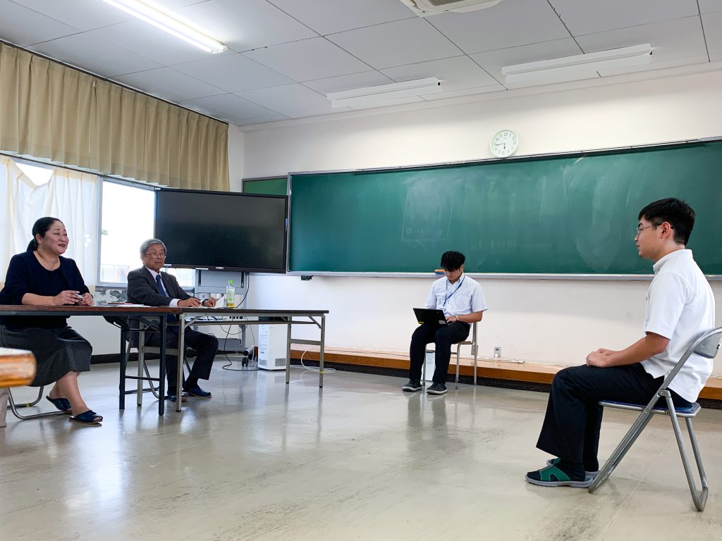 天草拓心高校マリン校舎「就職模擬面接」を開催。（西天草RC）
